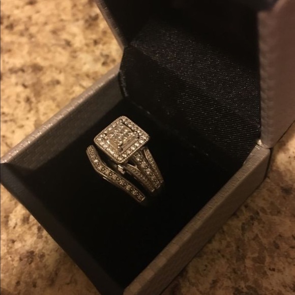 Zales 1/2 ct princess cut size 7 bridal set - Picture 1 of 9